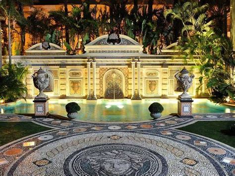 Panoramica di Versace 